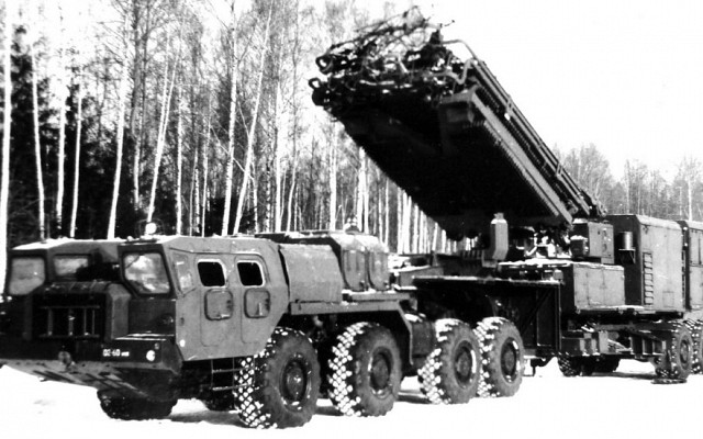 64N6 radar with MAZ-74106 tractor truck