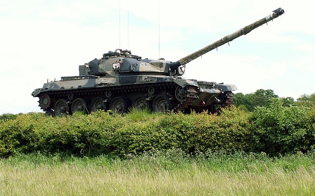 Chieftain with L11 rifled gun