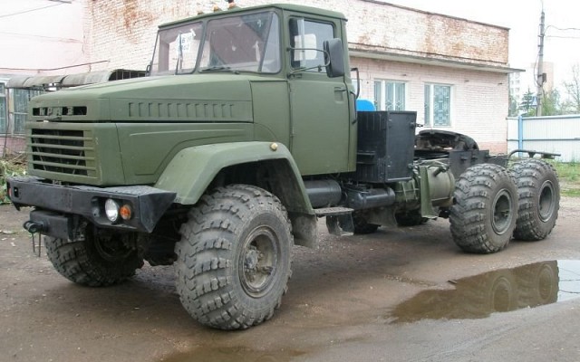 KrAZ-260V tractor truck