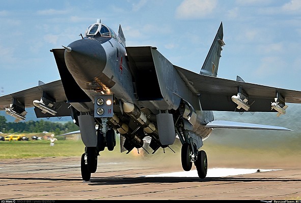 MiG-31 with R-33 and R-77