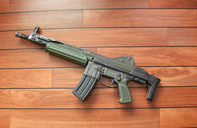 i b CETME Model LC/b/i/br Left side view of Model LC carbine with stock in ...